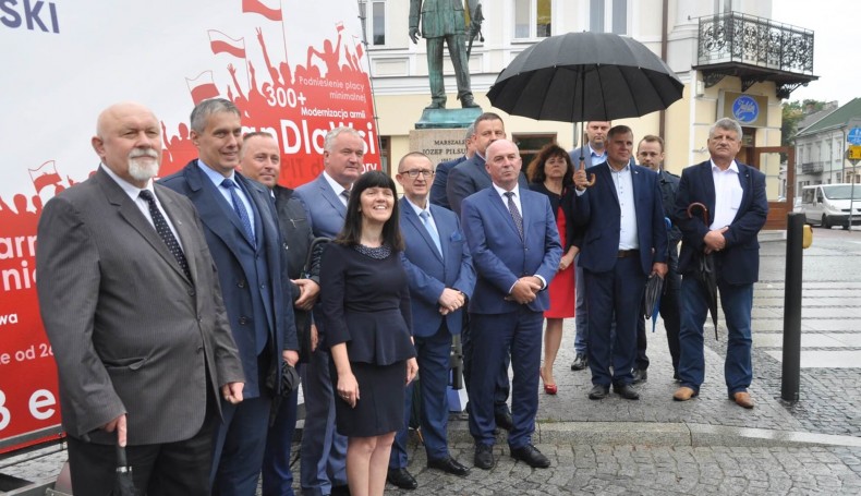 PiS przedstawiło w Suwałkach swoich kandydatów w nadchodzących wyborach - Fot. Marcin Kapuściński