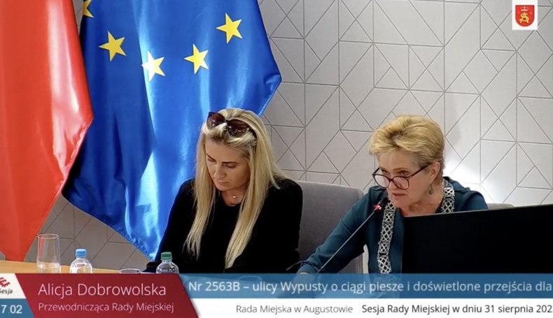 Alicja Dobrowolska (po prawej), źródło: eSesja